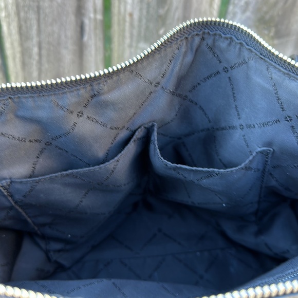 👛 Like New Michael Kors large tote - Picture 6 of 6